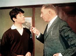 Hurrah, the school is burning!) is a 1969 german comedy film directed by werner jacobs and starring peter alexander, heintje simons and theo lingen. Die Lummel Von Der Ersten Bank Film 1972 Trailer Kritik Kino De