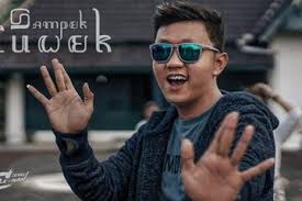 Ia mulai dikenal berkat lagu kartonyono medot janji. Bikin Anji Melongo Depan Kamera Penyanyi Campursari Ini Beberkan Rahasia Sulap Lagu Bermodal Rp 650 Ribu Buat Hasilkan Duit Rp 1 Miliar Di Youtube Inikah Calon Pengganti Sang Maestro Didi Kempot