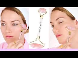 HOW TO USE A ROSE QUARTZ ROLLER
