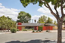 The midcentury modern look is all about experimenting and not shying away from bold choices. Perfect Pairs Exterior Paint Colors For Your Mid Century Home Home