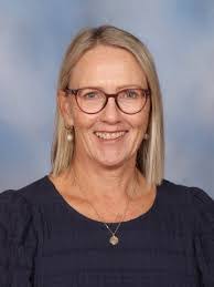 Deborah Heinz's Instagram, Twitter & Facebook