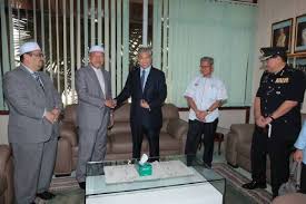 Kelantan have a lot of smart people, unfortunately, they are exported all over the country, where they become top government officials. Tpm Bertemu Mb Kelantan