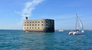 Qui est autorisé à dormir sur le fort ? Cap Sur Fort Boyard Le Legendaire Fort Se Situe A Rochefort Ocean Office De Tourisme De Rochefort Ocean Vacances A Rochefort Fouras Ile D Aix