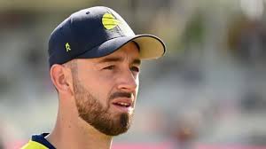 Mark Stoneman: Hampshire sign batter