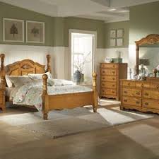 Homelegance Homelegance Archdale 5 Piece Poster Bedroom Set In Warm Honey Pine Classic Design Pine Bedroom Furniture Pine Bedroom Wooden Bedroom Furniture