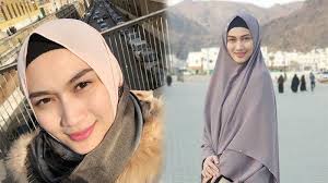 Melody loops offers royalty free music for commercial use in youtube vimeo videos, business presentations, radio tv ads. Sekarang Berhijab Melody Eks Jkt48 Kebanjiran Job Brand Muslim Surya Malang