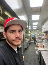 Can someone add Gordon Ramsey to my photo please 😁