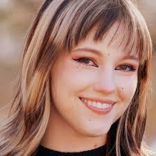 Janelle Pike's Instagram, Twitter & Facebook