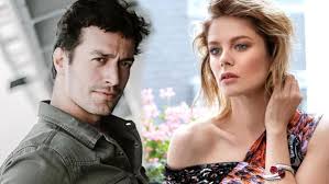 Camdaki kız, yönetmenliğini nadim güç'ün yaptığı, senaryosunu seda altaylı turgutlu'nun kaleme aldığı, 8 nisan 2021 perşembe günü kanal d ekranlarında yer alacak bir dram türündeki türk. Camdaki Kiz In Dev Kadrosu Son Dakika Magazin