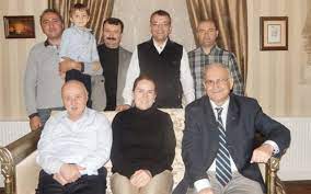 Mhp genel başkan adaylarından meral akşener'in dün kurultay için toplandıkları sırada eşi ile sosyal medyada paylaşılan görüntülerde akşener, sakin ol meral, hadi gidelim diyen eşi tuncer. Meral Aksener Kiminle Evli Esi Tuncer Aksener Kac Yasinda Meslegi Nedir Internet Haber