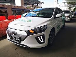 Hyundai kona electric suv bertorsi besar yang memiliki daya jelajah hingga 345 km. Mobil Listrik Pertama Hyundai Resmi Beroperasi Di Indonesia