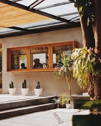 Hunian ideal rumah tropis modern. Canvas Cafe Bali Studio Tropis Archdaily