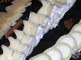 Brie De Meaux Saint Maure De Touraine Fourme De Montbrison Plateau De Fromage Sainte Maure De Touraine Fromage