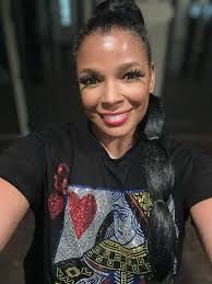 I felt like a “QUEEN OF HEARTS” last night here is Selma, AL. The people  showed so much Love and I was surrounded by may beautiful friends, family,  and band! This blinged