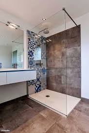 Une salle de bains grise ne consiste pas seulement à assortir les meubles, les revêtements de sol et les couleurs des murs. These Are The Most Popular Bathroom Paint Colors For 2019 Modern Style Bathroom Bathroom Style Small Bathroom Remodel