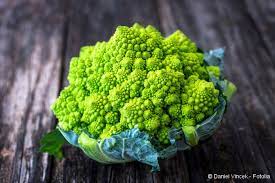 Add celery, onions (drained of the water), parsley, capers, and lemon zest. Romanesco Zubereiten Geniessen
