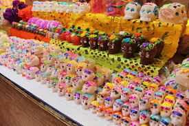 Calaveras De Dulce Dia De Muertos Calaveras De Azucar Y Chocolate Varios Tamanos Tradiciones De Mexico 1 Y 2 De Noviembre Calaveras De Azucar Dulces Mexicanos Dia De Muertos