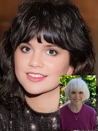 Very beautiful and innocent girl Linda Ronstadt 😍❤️ Linda Ronstadt's  appeal often lies in her straightforward yet powerful delivery of songs.  Her voice, clear and emotive, allowed her to traverse genres such