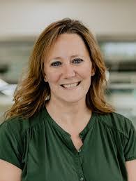 Laura Moyer's Instagram, Twitter & Facebook