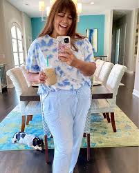 Karen Nottle Jeschke On Instagram It S Saturday And I Just Woke Up And Literally Threw On The Three C S Comfy Cute And Cozy I In 2020 Budget Fashion Karen Comfy