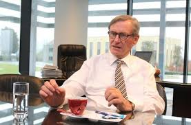 The vehicles are maintained by terberg tractors belgium which also supplied the seacom roll trailers, goosenecks and parking stands used at these plants. Willy Naessens Trekt Zelf Naar De Rechtbank Om Zich Te Verdedigen Voor Snelheidsovertreding Kw Be