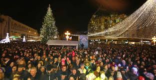 Dacă vreți să vă înscrieți la atelierele noastre. A Fost Aprins Iluminatul Festiv De SÄƒrbÄƒtori La TimiÈ™oara S A Deschis Targul De CrÄƒciun Foto