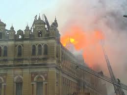 Museu da língua portuguesa, muˈzew dɐ ˈlĩɡwɐ poɾtuˈɡezɐ, locally muˈzew da ˈlĩɡwɐ poɾtuˈɡezɐ) is an interactive portuguese language—and linguistics/language development in general—museum in são paulo, brazil.it is housed in the estação da luz railway station, in the urban district of the same name. Incendio Mata Bombeiro Que Trabalhava No Museu Da Lingua Portuguesa Em Sp Jornal Correio