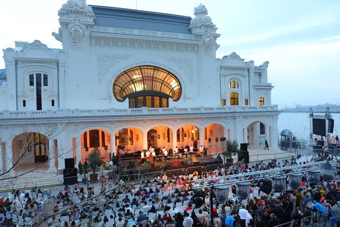 Ziua Marinei: Concert Corina Sîrghi și Toma Dimitriu Group pe faleza  Cazinoului din Constanța -