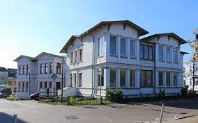 Das haus meerblick liegt direkt an der strandpromenade von ahlbeck. Ahlbeck