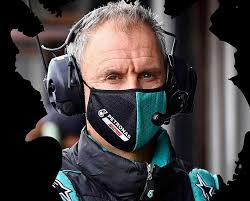 Le grand prix moto ( motogp) est un format de courses de motos qui rassemble chaque année les meilleurs pilotes mondiaux. Motogp Un Team Contre Son Pilote Pour Un Constructeur L Incroyable Situation De Petronas Paddock Gp