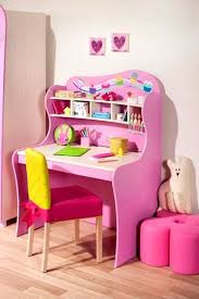 Çalışma masalarını çocuklar sadece kış aylarında okula giderken kullanmazlar, yaz aylarında da kullandıkları eşyalardandır. Cocuk Odasi Ders Calisma Masalari