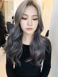 Hello I Was Hoping To Get Some Tips On This Hairdo How Do They Achieve The Soft Waves And The Fringe Root Hair Color Asian Korean Hair Color Kpop Hair Color