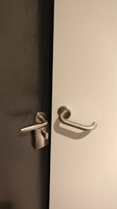How To Pick A Bedroom Door Lock With A Bobby Pin In My University Dorm The Bathroom Door Opens Up To Block The Main Door Got Locked Out Of My Room For 3 Hours Waiting For Mai Doors Bathroom Doors Door Opener