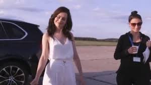 Na instagramie siekluckiej pojawiła się fotka, na której aktorka pozuje z partnerem. The Pants Fluid Carried By Laura Biel Anna Maria Sieklucka In The Film 365 Days Spotern