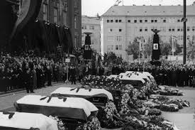 It began with a strike action by construction workers in east berlin on 16 june against work quotas during the sovietization process in east germany. Bpb De Dossier 17 Juni 1953 Der Aufstand Die Toten Des Volksaufstandes