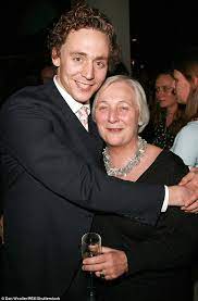 Check spelling or type a new query. Tom Hiddleston S Sister Sarah Hiddleston Taylor Swift Hugs Tom Hiddleston S Mum As They Meet In Uk For First Time Just Weeks Into Romance Mirror Online Hiddleston S Sister Sarah Is