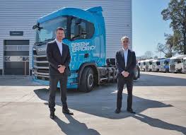 La ministra de transporte ángela maría orozco en compañía del presidente de la república, iván duque márquez en la presentación de la estructuración de la app del río magdalena en el marco de la asamblea del bid. Visita A Scania El Ministro De Transporte Conocio La Linea Green Efficiency Pesadoblog