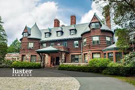 The Dane Estate At Pine Manor College Chestnut Hill Ma Rustic Wedding Guide Manor Estates Chestnut Hill