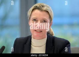 Sandra postel hi-res stock photography and images