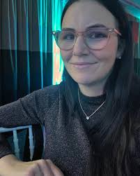 Emily Gee (@emilygee_social) • Instagram photos and videos