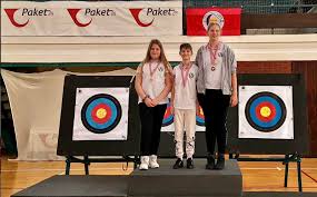 Medalje mladih krčkih streličara stigle i do naše škole