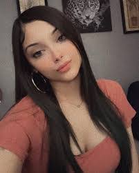 Alejandra Rose's Instagram, Twitter & Facebook