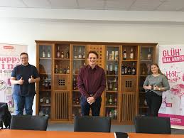 Wir vermitteln nicht nur werte. Hauser Weinimport Home Facebook