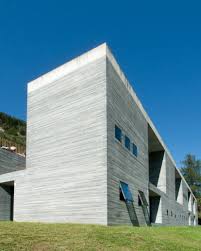 Resonant with an elemental materiality and full of myriad therapeutic delights, peter zumthor's thermal baths at vals are conceived as a cavernous, labyrinthine haven devoted to sensual pleasure. Therme Vals Peter Zumthor Partner Archello