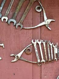 Repurpose Someone Repurposed Old Tools To Make Fish Of Different Sizes As Wall Art Work Repurposed Art Welding Art Metal Yard Art
