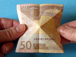 Nun falten sie nochmals die untere kante auf die obere kante. Idee Zum Geldfalten Basteln Gestalten