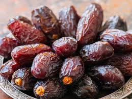 Kaum arab badui, yang makan kurma secara teratur, menunjukkan tingkat kejadian yang sangat rendah dari kanker dan penyakit jantung. 10 Manfaat Kurma Bagi Kesehatan Tubuh