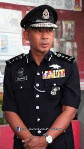 Timbalan ketua polis selangor, datuk arjunaidi mohamed akan dilantik ketua polis selangor dengan ketua polis daerah petaling jaya, asisten komisioner nik ezanee mohd faisal turut akan bertukar ke ketua jabatan siasatan jenayah selangor dengan memangku pangkat sac, katanya. Polis Selangor Dcp Dato Arjunaidi Bin Mohamed Timbalan Ketua Polis Selangor Facebook