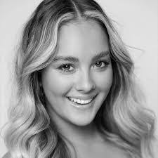 Kyra Harrison's Instagram, Twitter & Facebook