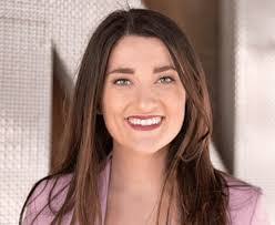 Ashleigh Braun's Instagram, Twitter & Facebook